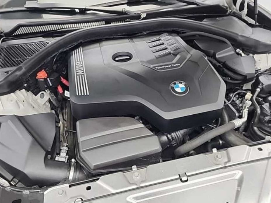 BMW 3-Series 320i Luxury, 2022
