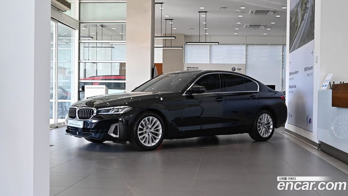 BMW 5-Series 520i Luxury, 2023