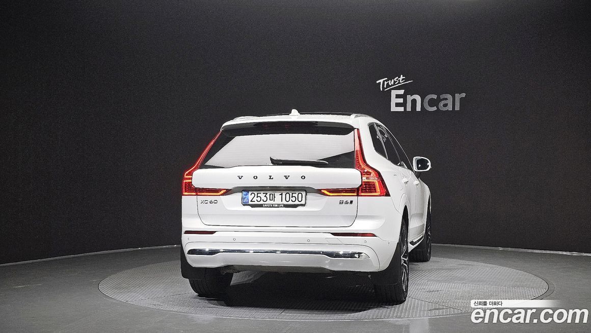 Volvo XC60 B6 Ultra Bright, 2024