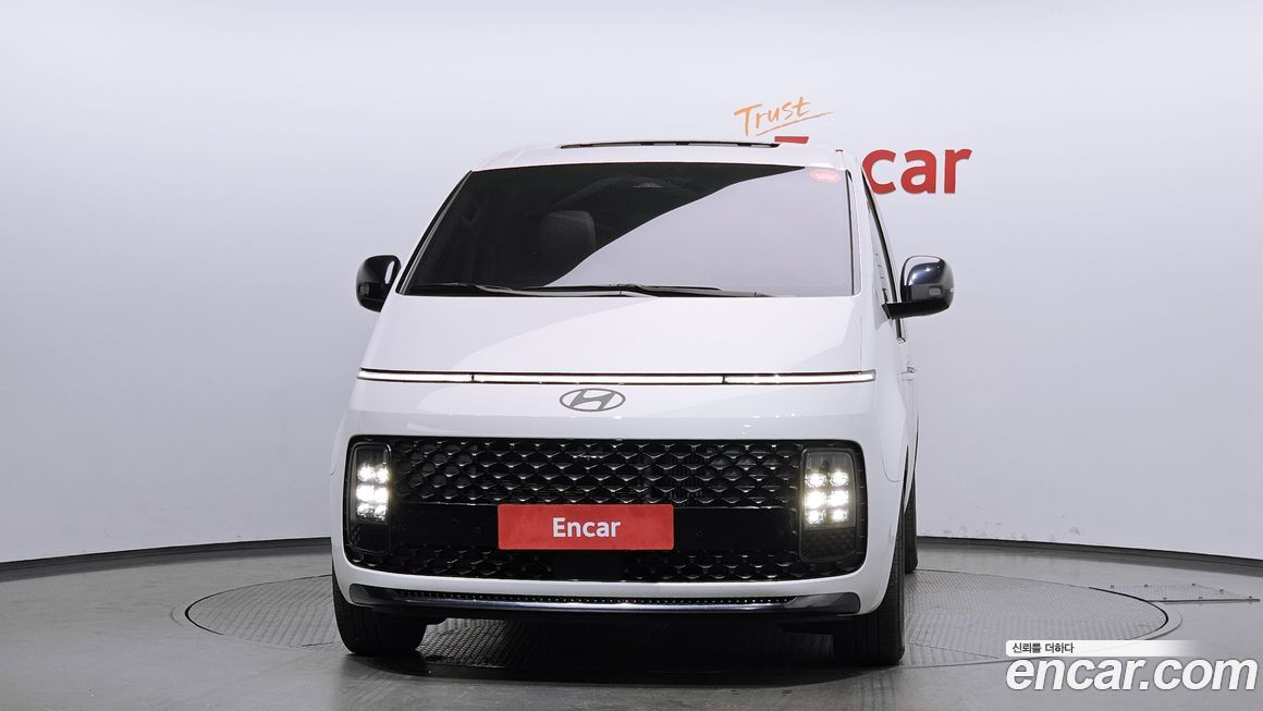 Hyundai Staria 4WD Lounge 9-Seater, 2025