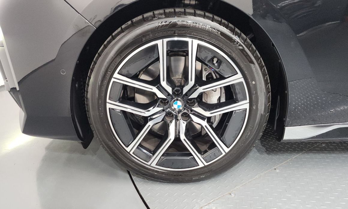 BMW 7-Series 740i xDrive M Sport, 2025