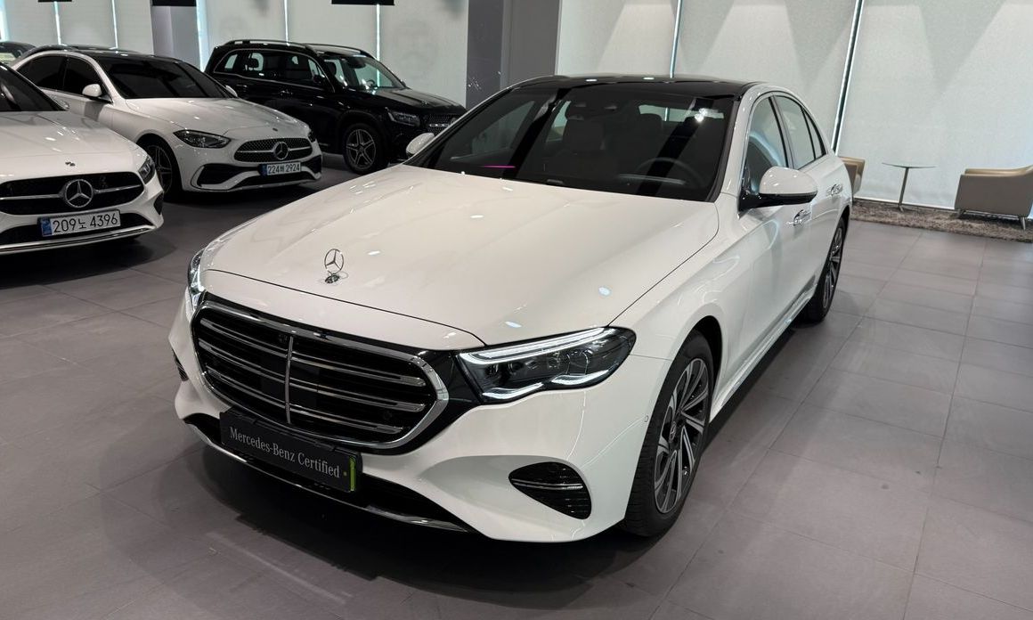 Mercedes-Benz E-Class E300 4MATIC Exclusive, 2026