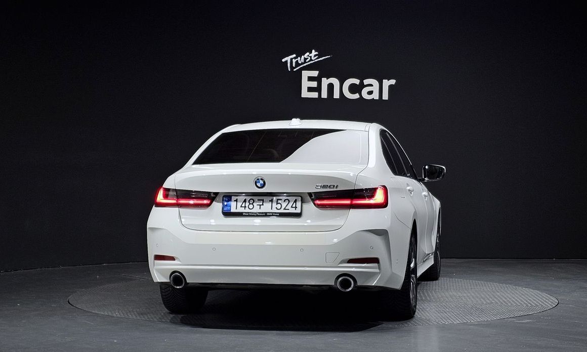 BMW 3-Series 320i, 2023