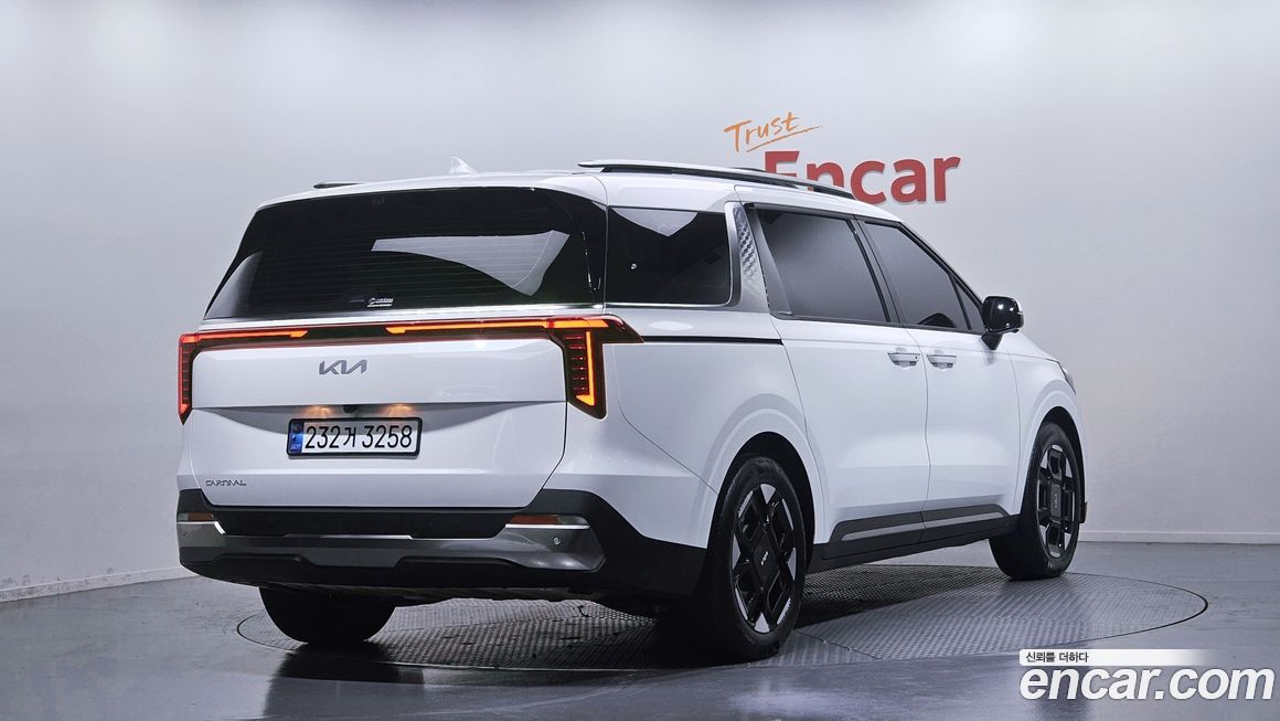 Kia Carnival 9-Seater Signature, 2024