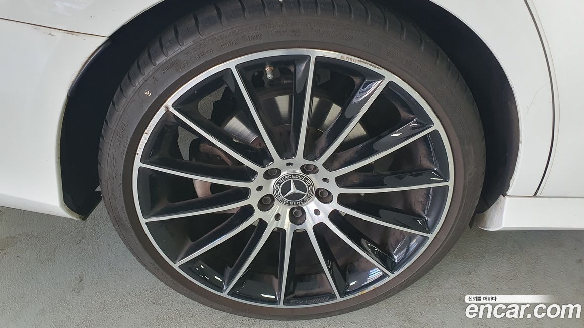 Mercedes-Benz E-Class E350 4MATIC AMG Line, 2023