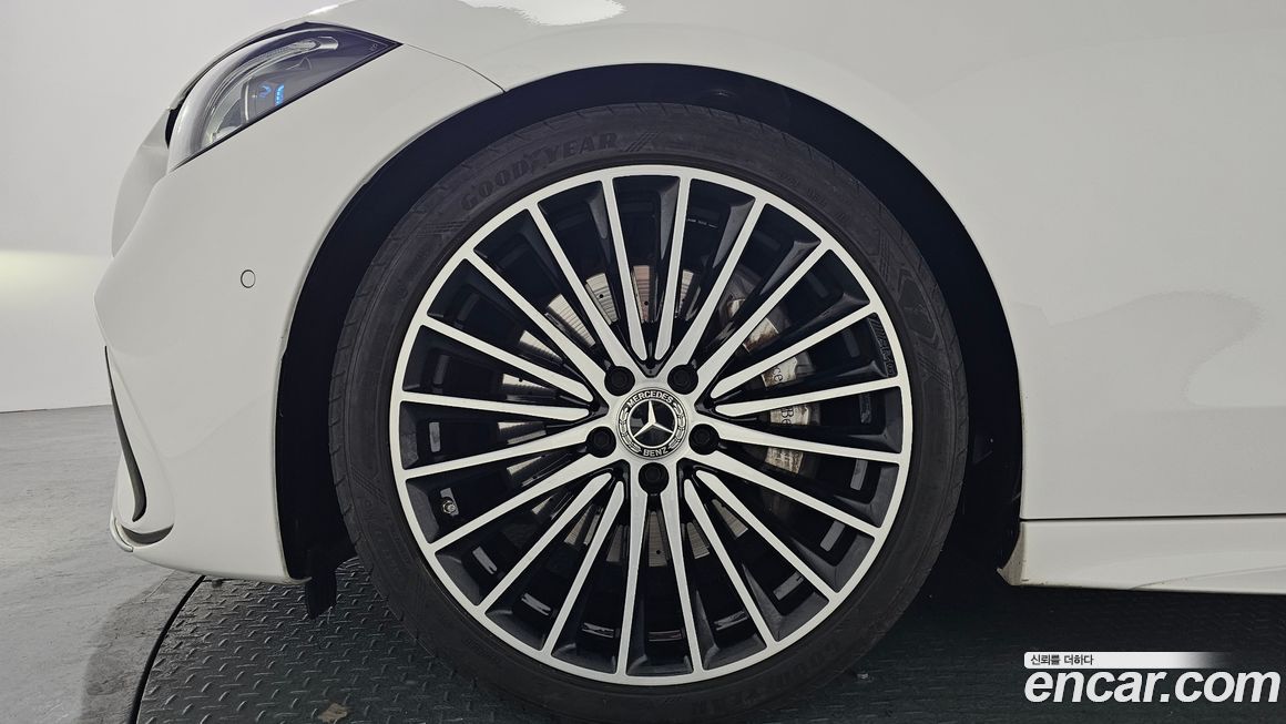 Mercedes-Benz C-Class C300 4MATIC AMG Line, 2023