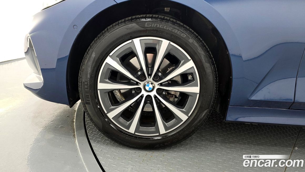 BMW 3-Series 320i, 2023