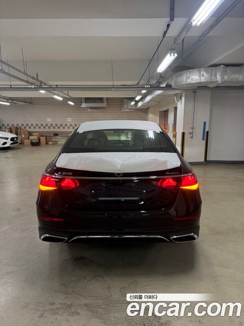 Mercedes-Benz E-Class E300 4MATIC AMG Line, 2026