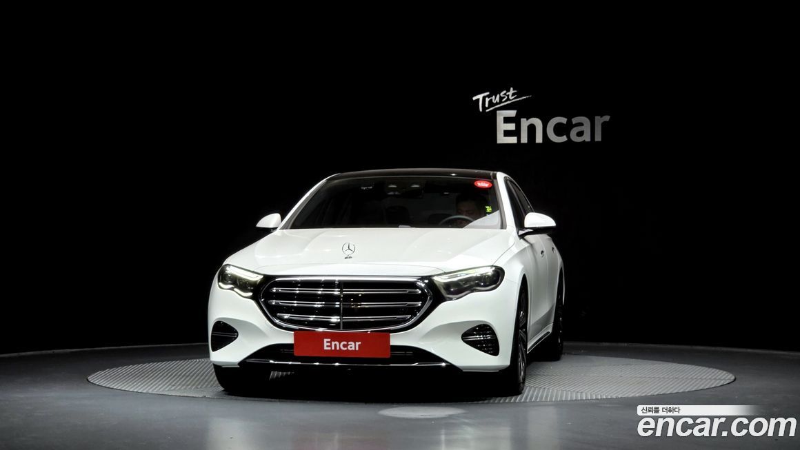 Mercedes-Benz E-Class E300 4MATIC Exclusive, 2025