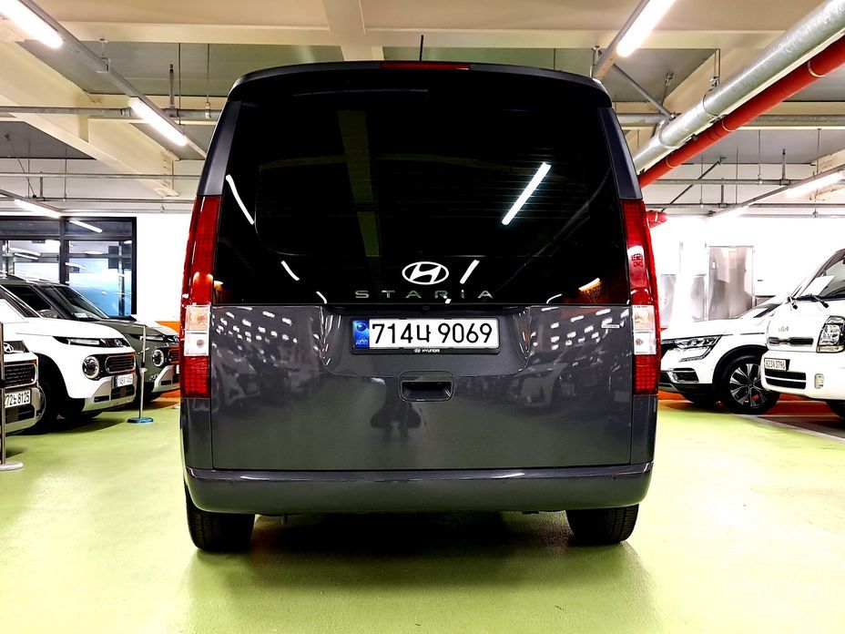 Hyundai Staria 4WD Tourer 11-Seater, 2025