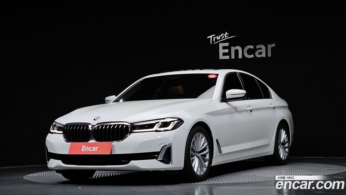 BMW 5-Series 520i Luxury, 2022