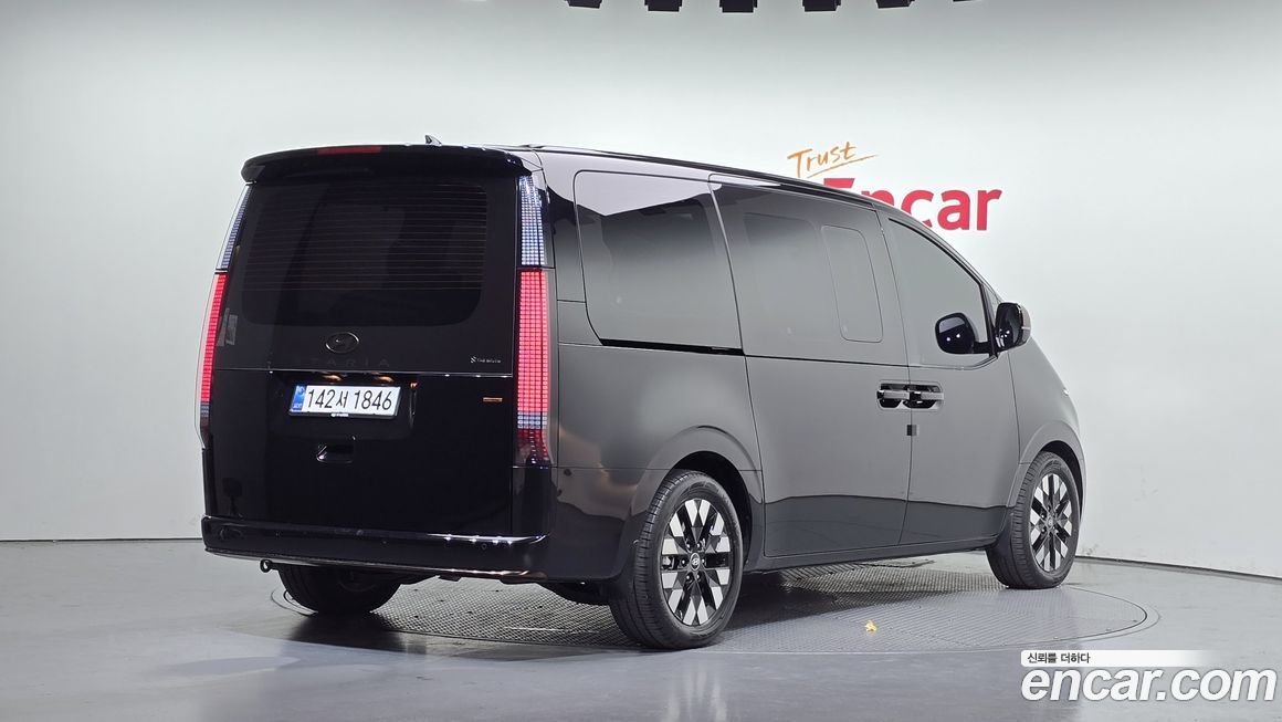 Hyundai Staria 4WD Lounge 9-Seater, 2025