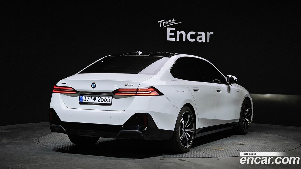 BMW 5-Series 530i xDrive M Sport, 2024