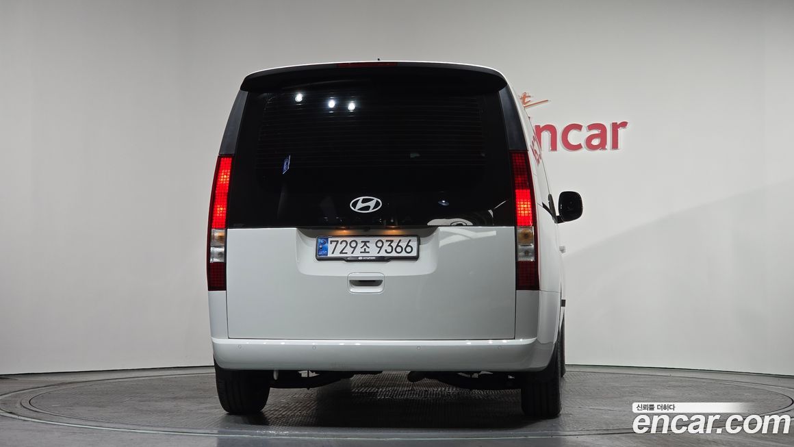 Hyundai Staria Tourer 11-Seater, 2025