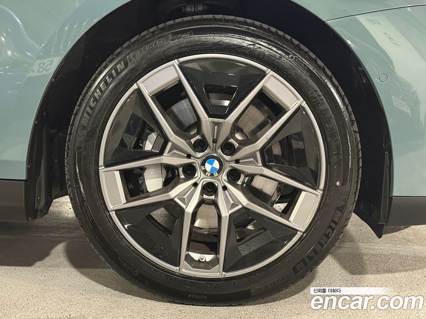 BMW 5-Series 530i xDrive, 2025