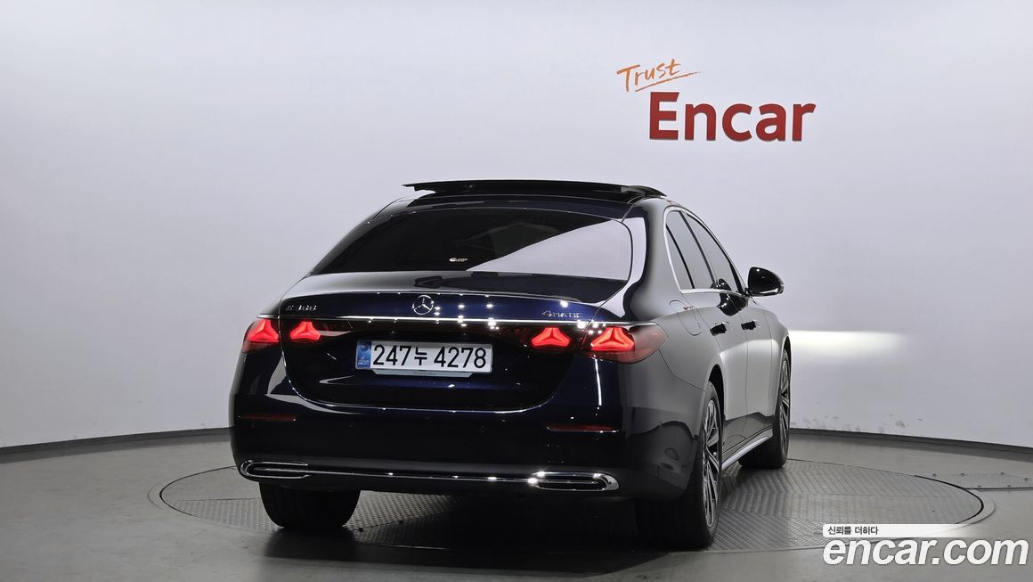 Mercedes-Benz E-Class E300 4MATIC Exclusive, 2025