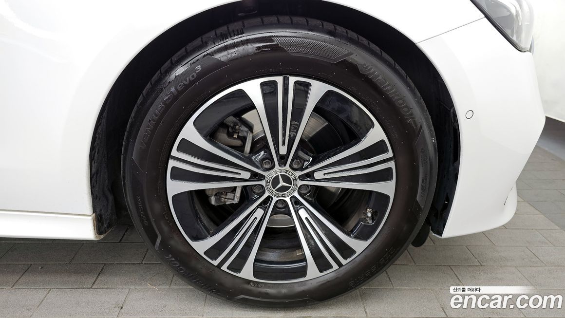 Mercedes-Benz E-Class E200 Avantgarde, 2024