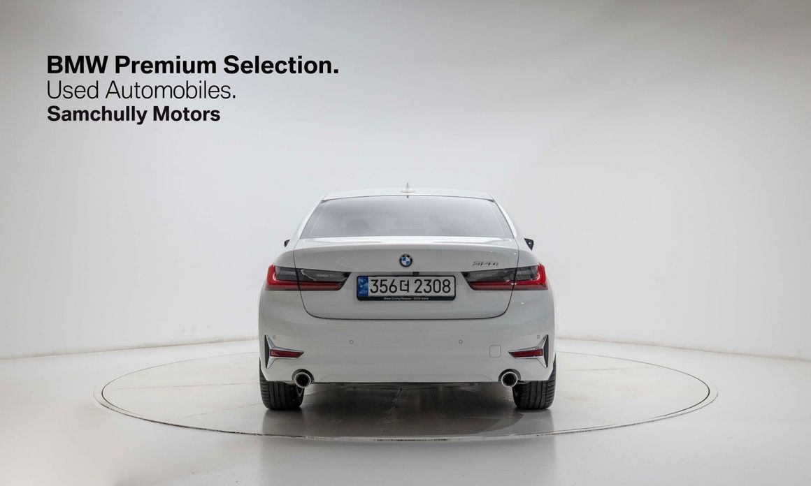 BMW 3-Series 320i Luxury, 2022