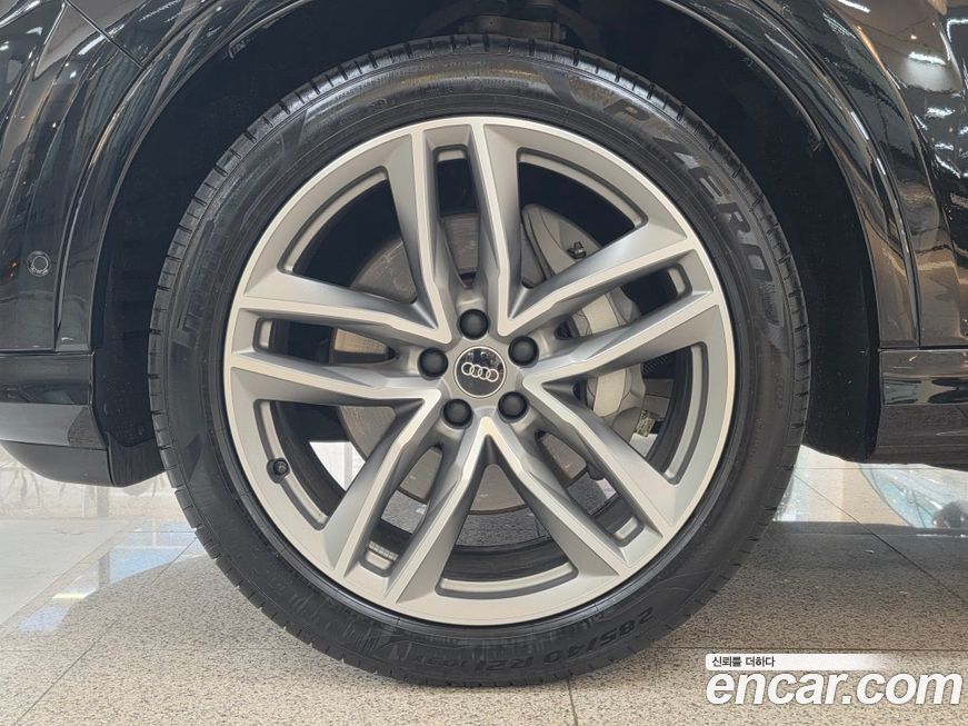 Audi Q7 55 TFSI Quattro Premium, 2025