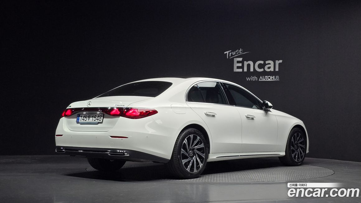 Mercedes-Benz E-Class E300 4MATIC Exclusive, 2025