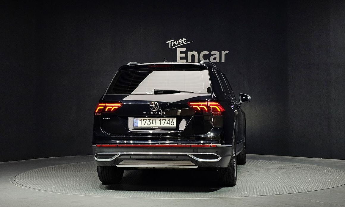 Volkswagen Tiguan 2.0 TSI Prestige, 2024