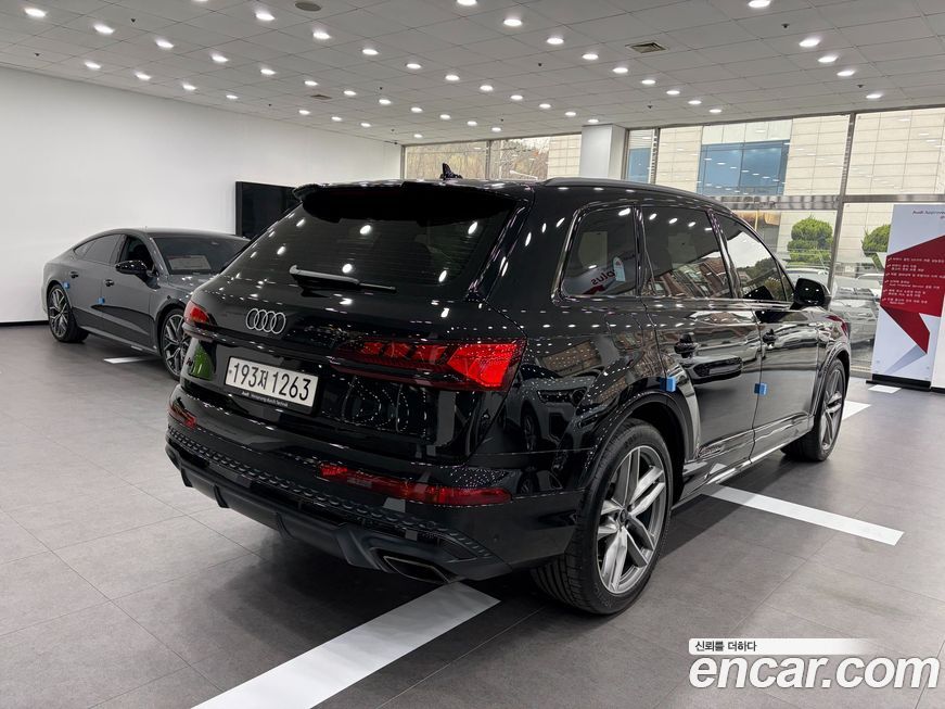 Audi Q7 55 TFSI Quattro Premium, 2025