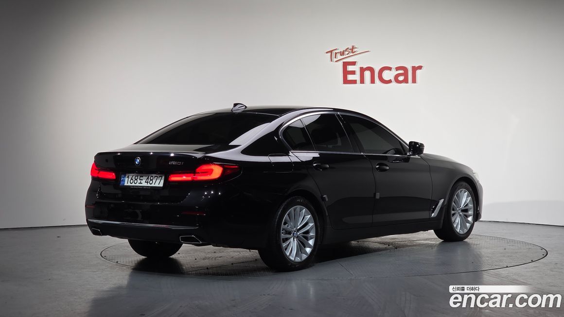 BMW 5-Series 520i Luxury, 2023