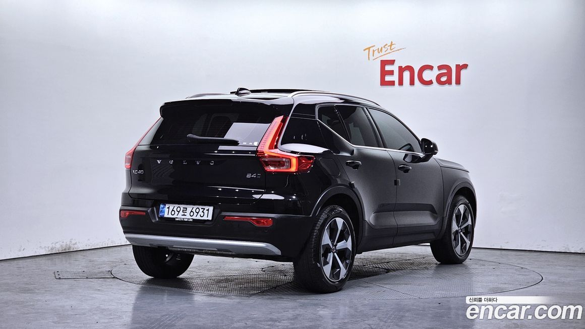 Volvo XC40 B4 Ultimate Bright, 2024