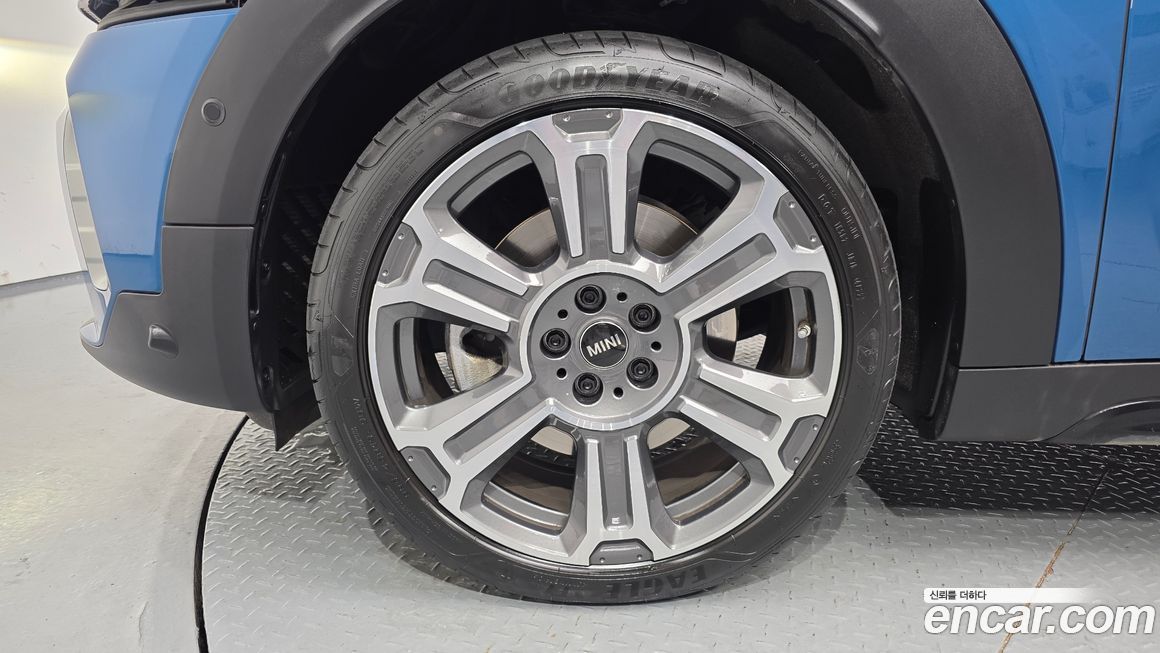 Mini Countryman ALL4 Classic Launch Pack, 2023