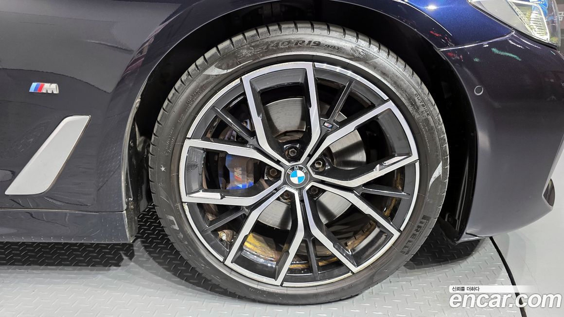 BMW 5-Series 530i xDrive M Sport Package, 2023