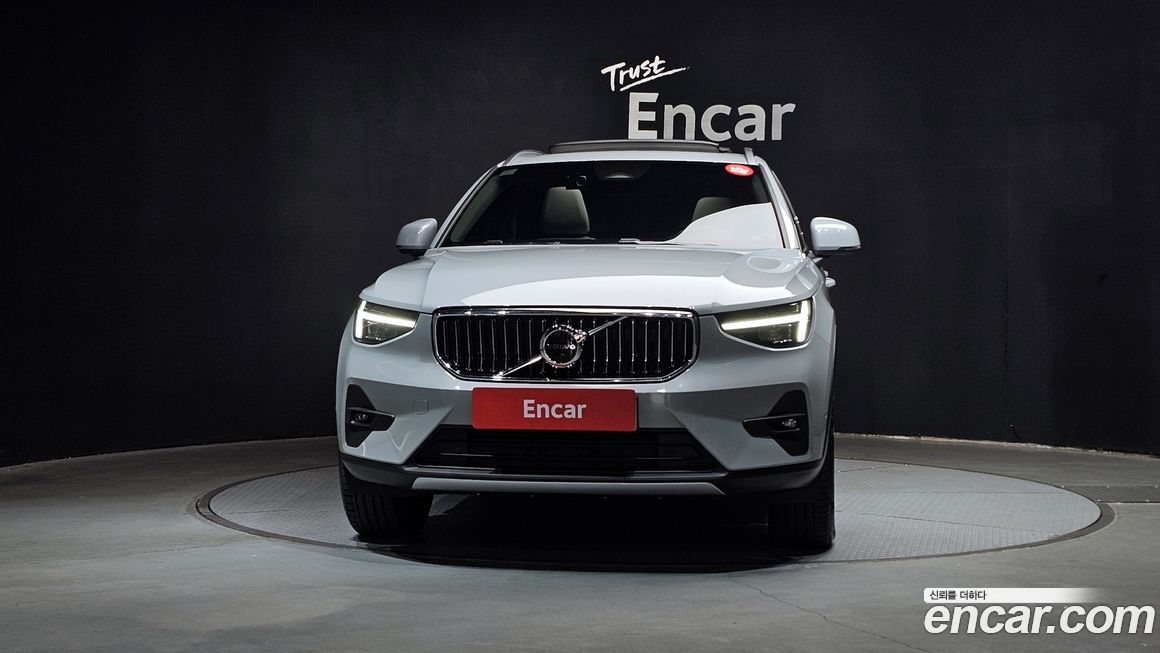 Volvo XC40 B4 Ultra Bright, 2025