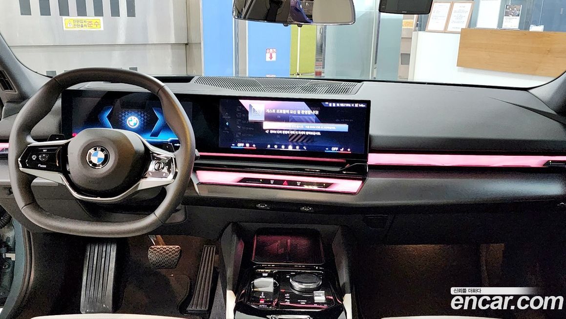 BMW 5-Series 520i, 2025