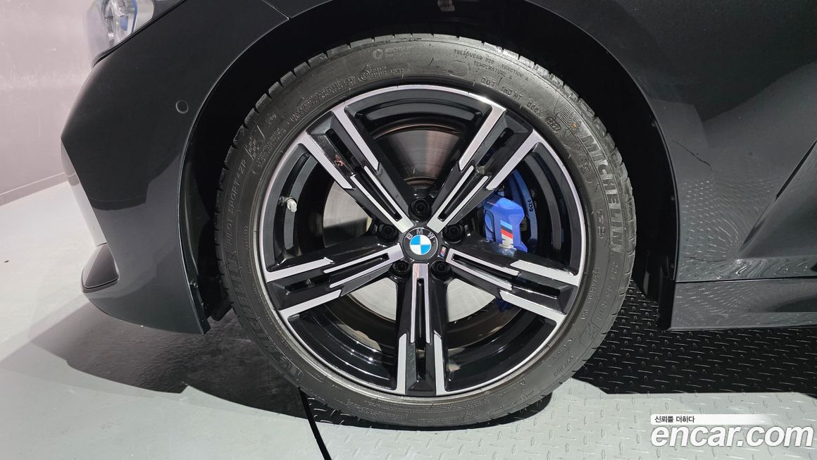 BMW 3-Series 320i M Sport, 2025