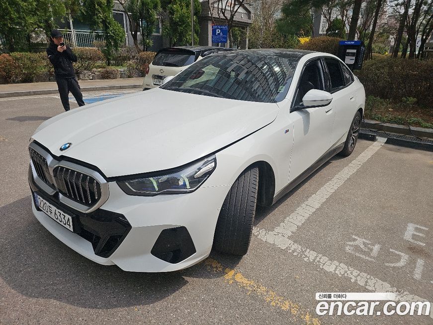 BMW 5-Series 520i M Sport, 2025