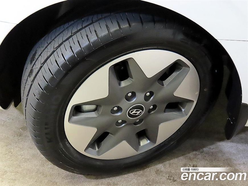 Hyundai Staria 4WD Tourer 11-Seater, 2025