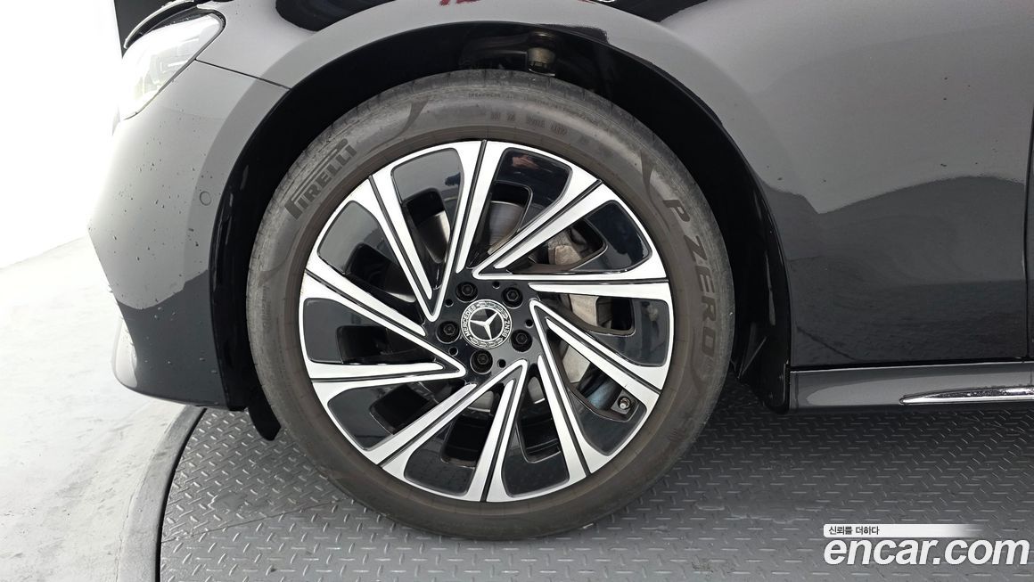 Mercedes-Benz E-Class E300 4MATIC Exclusive, 2024