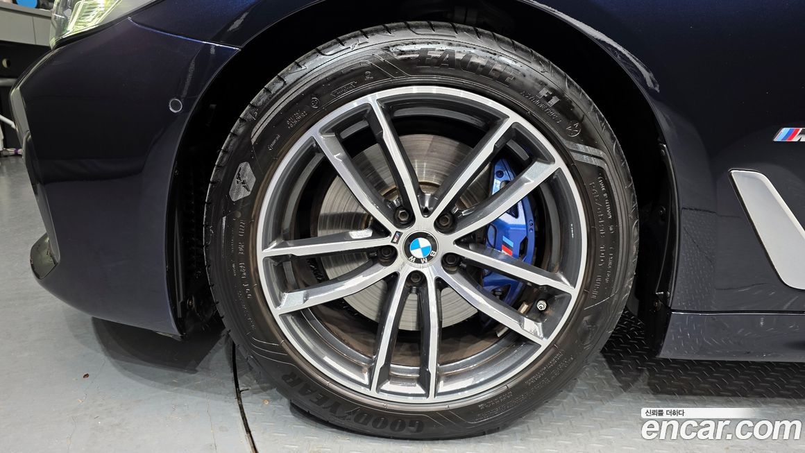 BMW 5-Series 520i M Sport, 2023