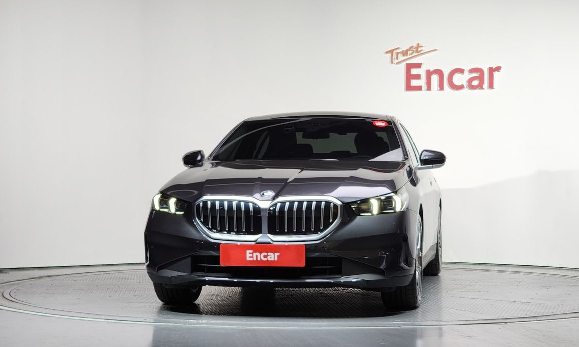 BMW 5-Series 520i, 2024