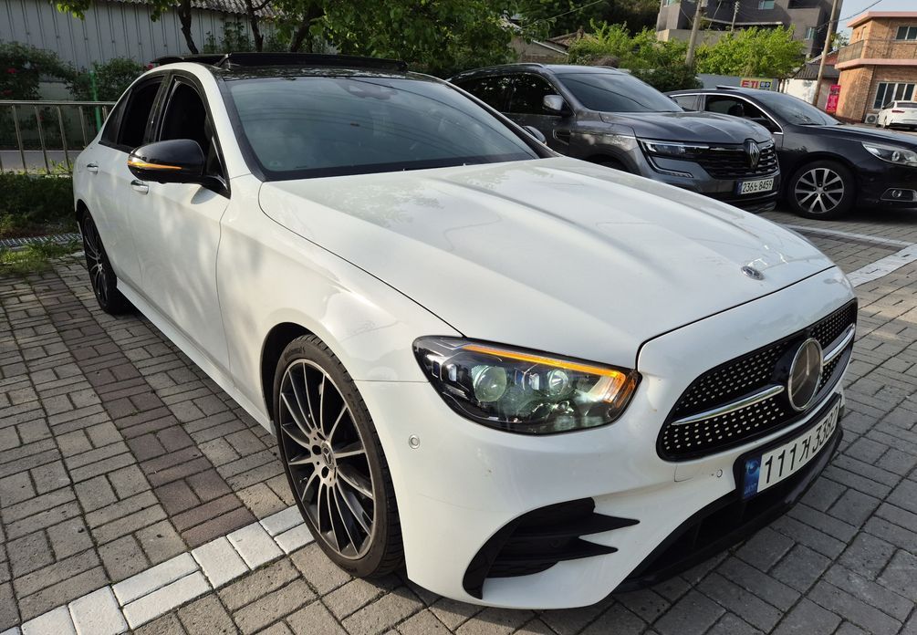 Mercedes-Benz E-Class E350 4MATIC AMG Line, 2023