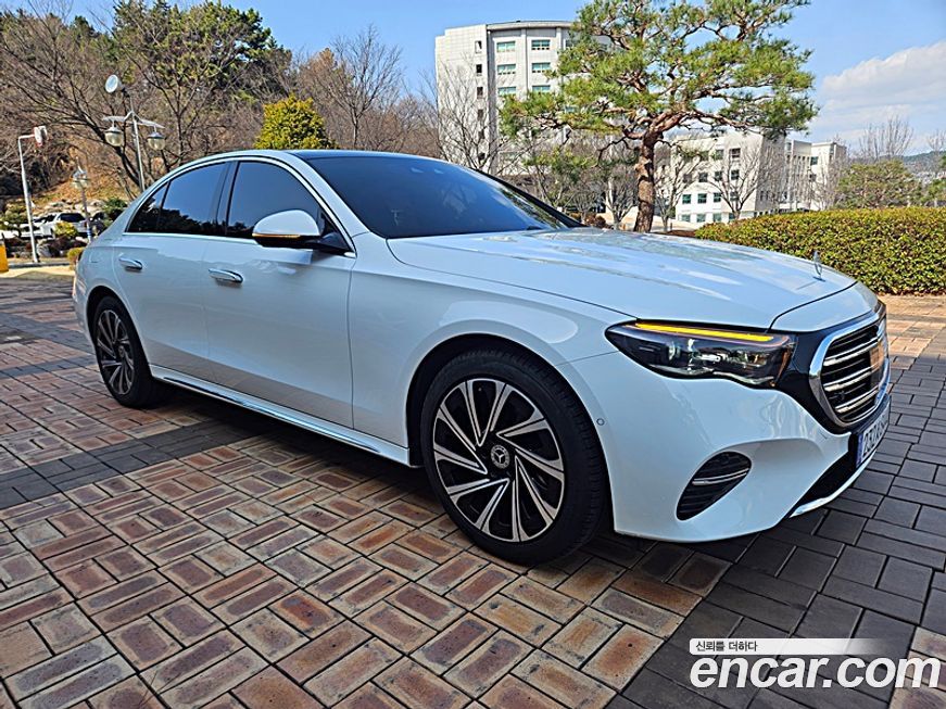 Mercedes-Benz E-Class E300 4MATIC Exclusive, 2025