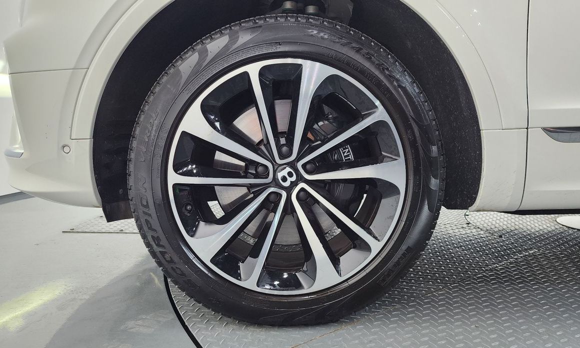 Bentley Bentayga 4.0 V8 Base, 2024