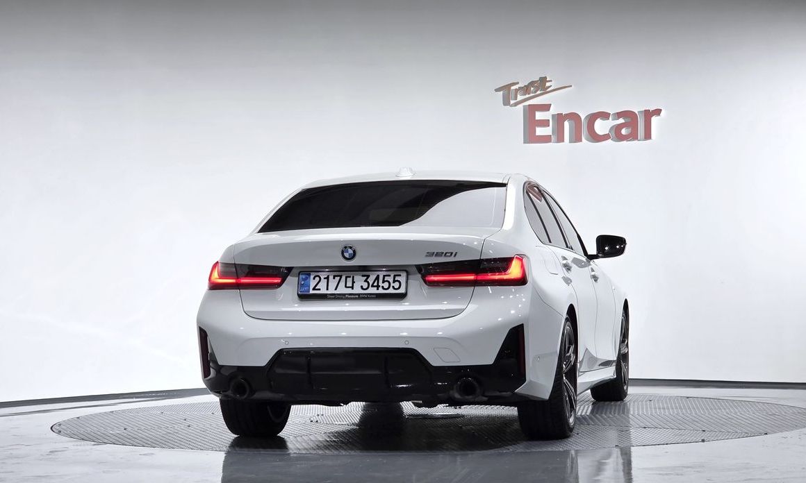 BMW 3-Series 320i M Sport, 2024