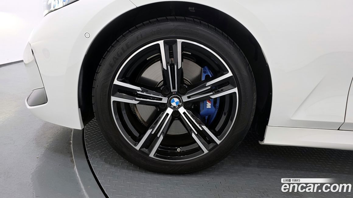 BMW 3-Series 320i M Sport, 2023