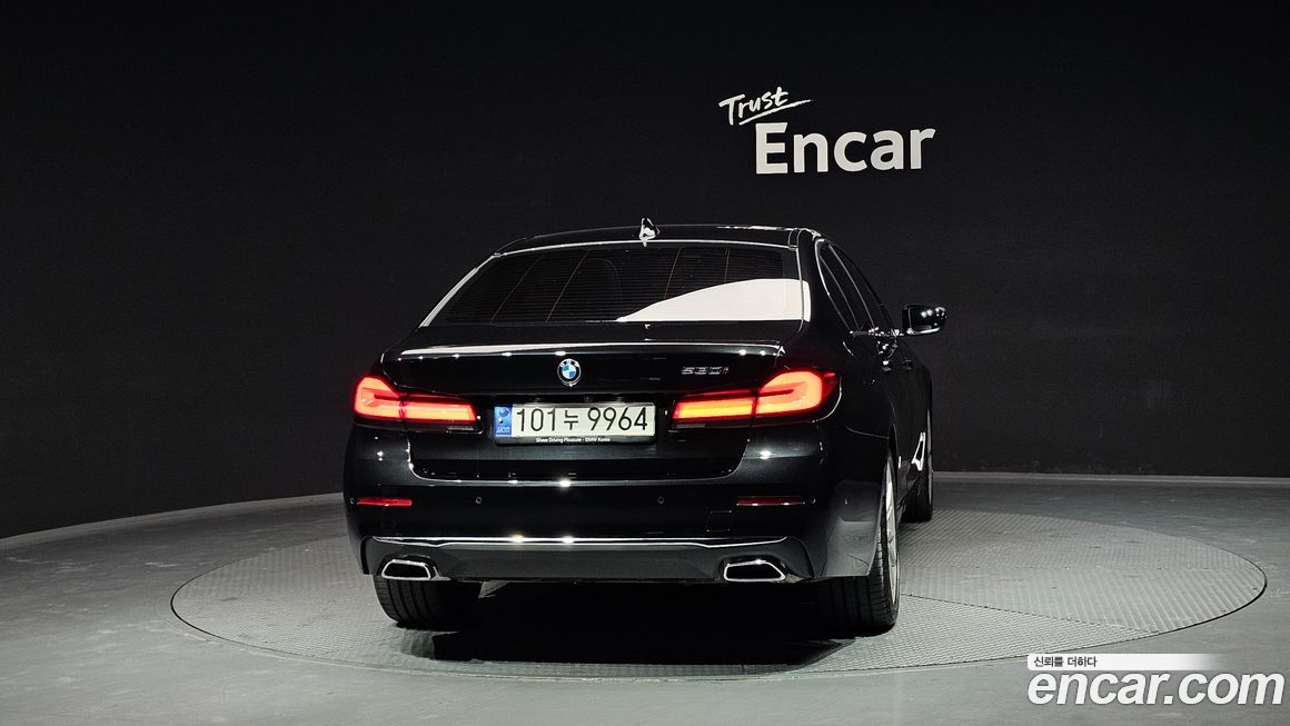 BMW 5-Series 530i Luxury, 2023