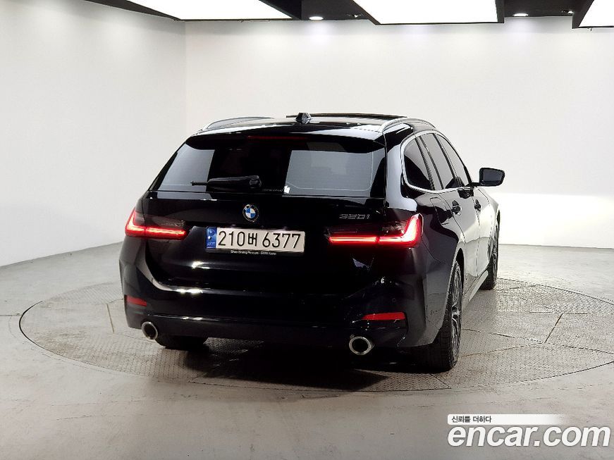 BMW 3-Series 320i Touring, 2023