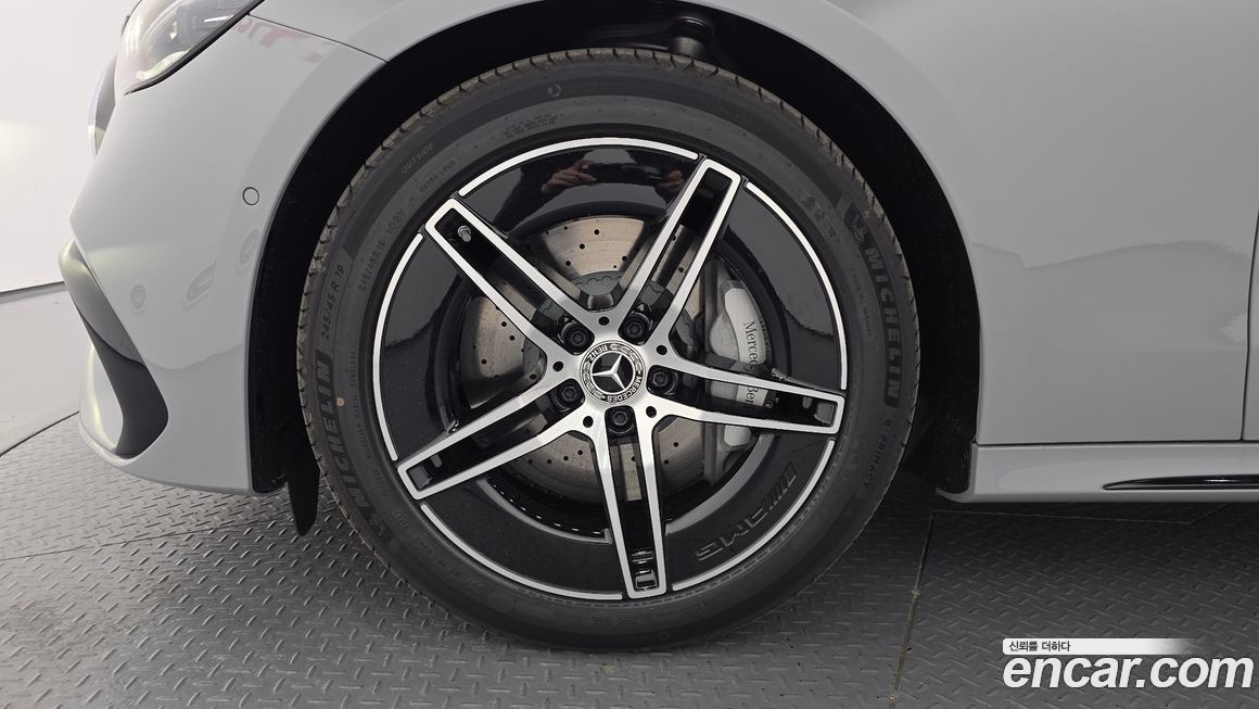 Mercedes-Benz E-Class E300 4MATIC AMG Line Premiere Special, 2026