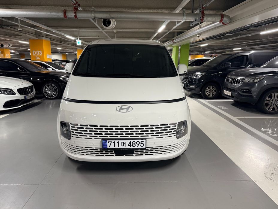 Hyundai Staria 4WD Tourer 11-Seater, 2025