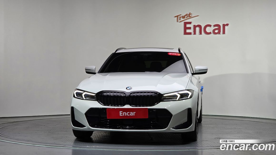 BMW 3-Series 320i Touring M Sports, 2025