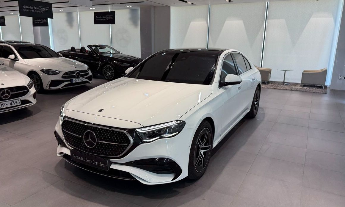 Mercedes-Benz E-Class E300 4MATIC AMG Line, 2025