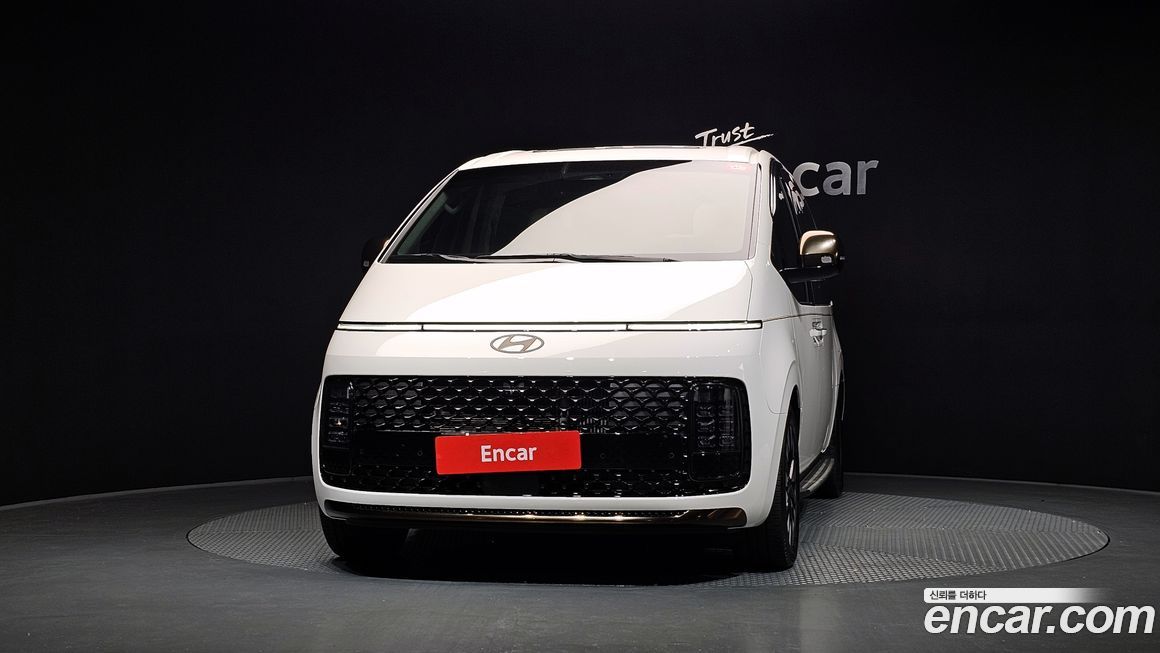 Hyundai Staria 4WD Lounge 7-Seater, 2025